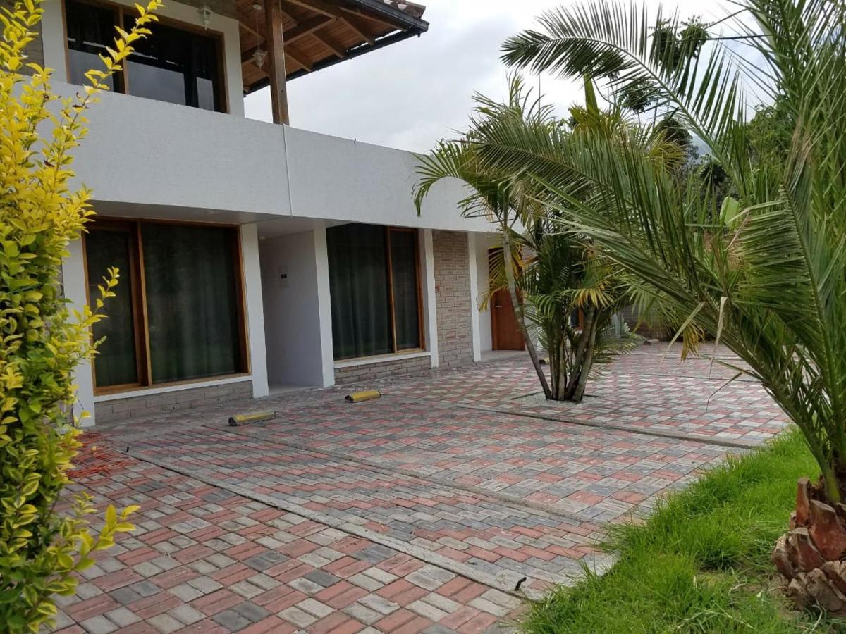 Bamboo Village Place Tumbaco Exterior photo